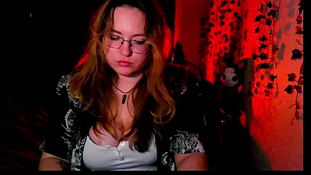 Snapshot of ZayaRush chatting on October 25, 2025, 12:17 pm ZayaRush online show from October 25, 2025, 12:17 pm