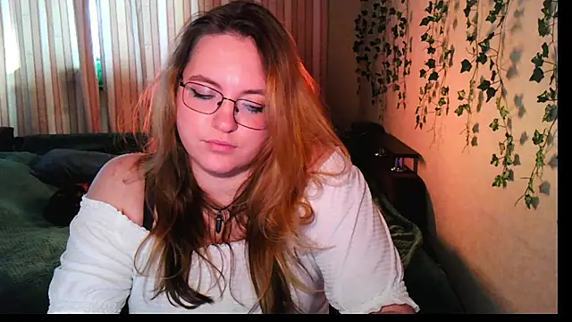 Snapshot of ZayaRush chatting on October 13, 2025, 9:22 am ZayaRush online show from October 13, 2025, 9:22 am