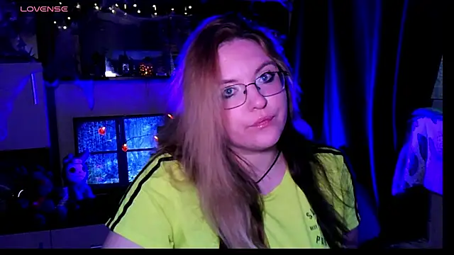 Snapshot of ZayaRush chatting on November 10, 2025, 12:54 pm ZayaRush online show from November 10, 2025, 12:54 pm