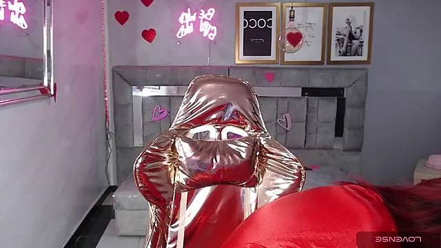 Snapshot of Red_Bunny_v chatting on February 19, 2026, 1:24 am Red Bunny v online show from February 19, 2026, 1:24 am