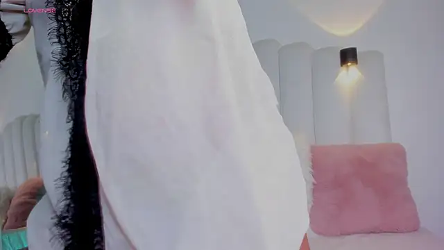 danna ross25 online show from December 16, 2025, 1:21 am