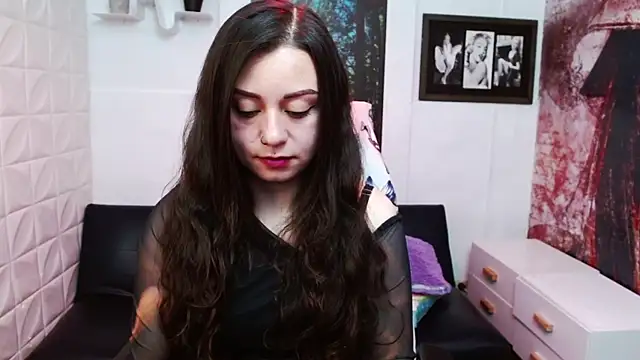 Snapshot of Eva_Roussell chatting on March 3, 2026, 2:35 pm Eva Roussell online show from March 3, 2026, 2:35 pm