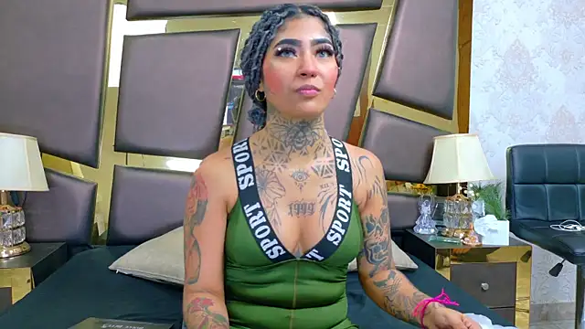 EmilieLake online show from February 14, 2026, 8:42 pm