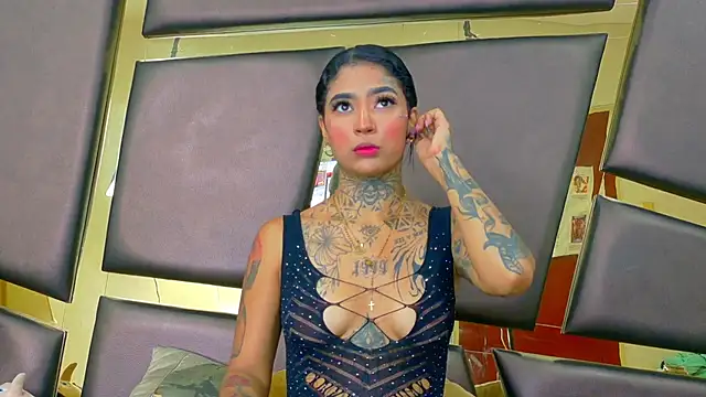 EmilieLake online show from December 1, 2025, 9:15 pm