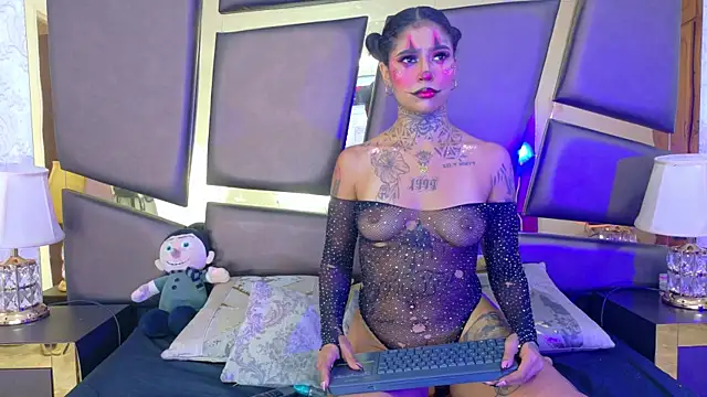 EmilieLake online show from October 29, 2025, 8:30 pm