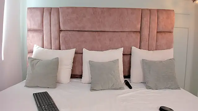 amber colliiins online show from March 7, 2026, 8:03 pm