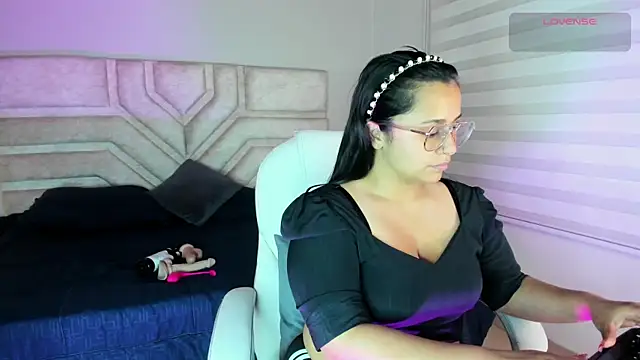  adahara queen online show from October 14, 2025, 3:29 am