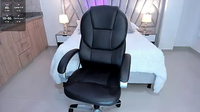 Snapshot of issi_loren chatting on January 15, 2026, 8:23 pm issi loren online show from January 15, 2026, 8:23 pm