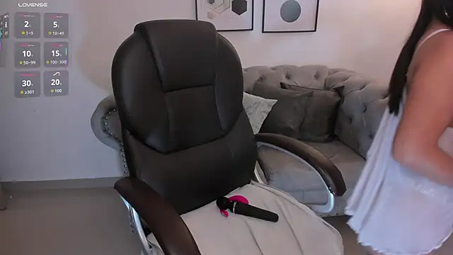 issi loren online show from April 18, 2026, 10:39 am