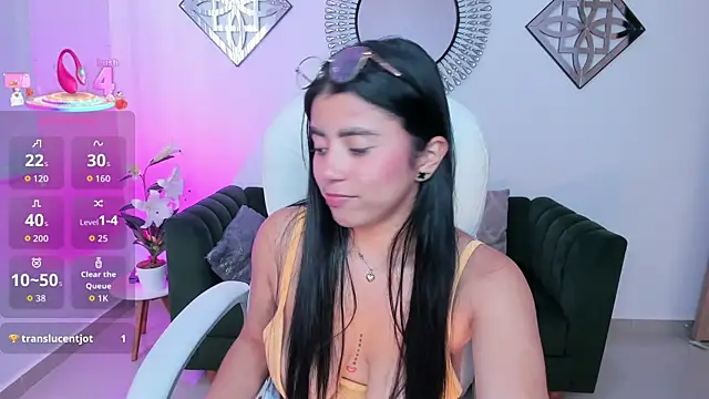 Snapshot of issi_loren chatting on December 22, 2025, 9:37 pm issi loren online show from December 22, 2025, 9:37 pm