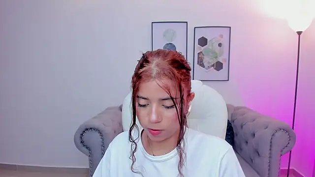 Snapshot of issi_loren chatting on October 27, 2025, 7:48 pm issi loren online show from October 27, 2025, 7:48 pm