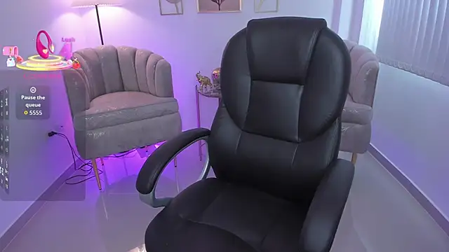 Snapshot of issi_loren chatting on December 5, 2025, 4:05 pm issi loren online show from December 5, 2025, 4:05 pm