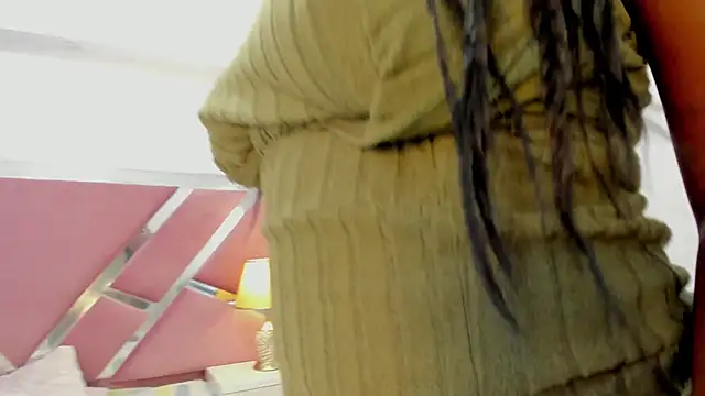 SulyClarck online show from November 10, 2025, 2:11 pm