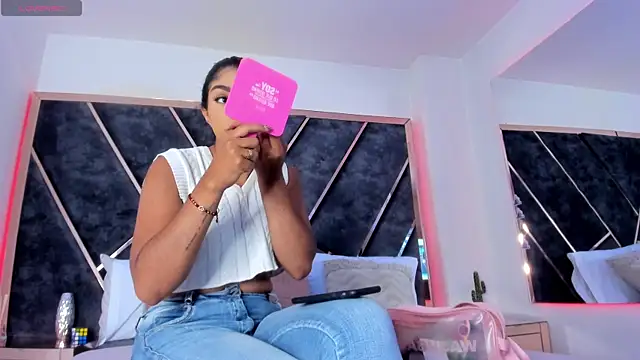 Snapshot of SusanaHenao chatting on April 17, 2026, 5:27 pm SusanaHenao online show from April 17, 2026, 5:27 pm