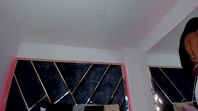 SusanaHenao online show from September 12, 2025, 7:57 pm