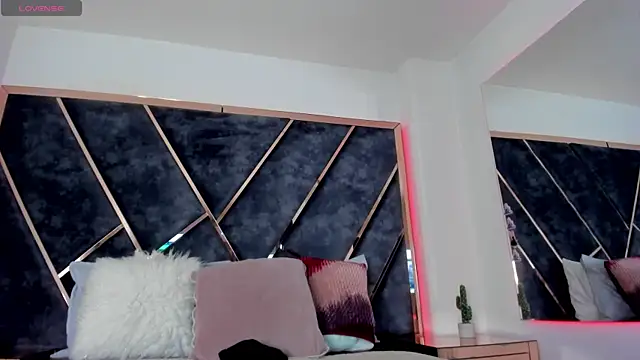 SusanaHenao online show from October 4, 2025, 7:26 pm