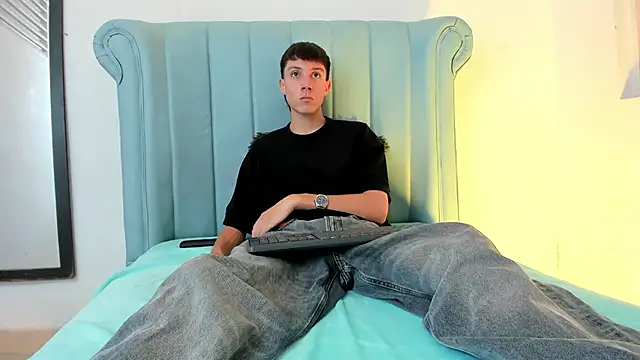 Snapshot of LittleDanny_ chatting on March 10, 2026, 4:33 pm LittleDanny online show from March 10, 2026, 4:33 pm