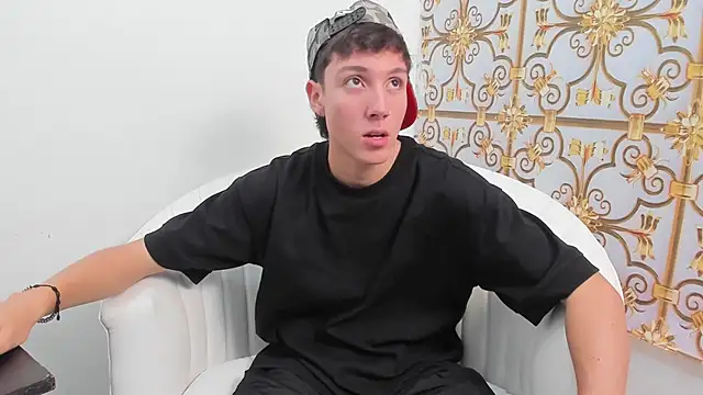 LittleDanny  online show from November 19, 2025, 4:07 pm