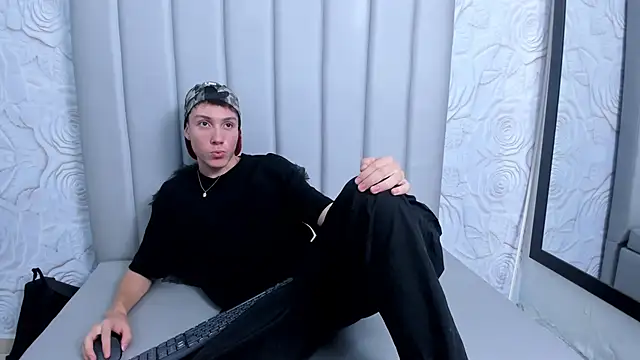 LittleDanny  online show from December 1, 2025, 5:58 pm