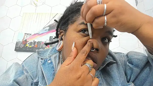 Anaa Fuentess online show from December 15, 2025, 11:49 am