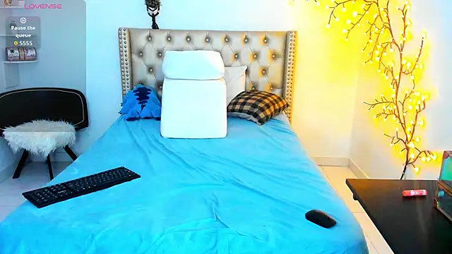 LenaStylesOA online show from November 5, 2025, 12:41 pm