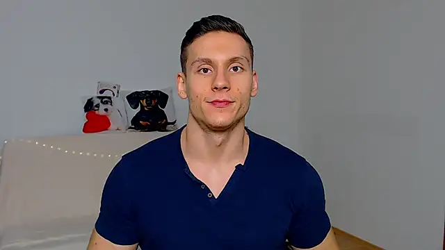 ZeinMiracles online show from October 28, 2025, 9:58 pm