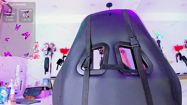 Natasha-Adams online show from April 16, 2026, 9:39 pm