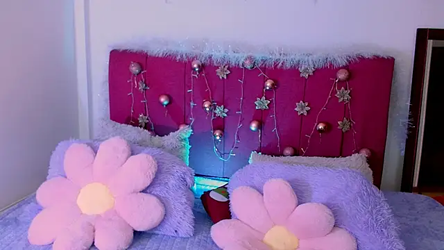 AuroraHans1 online show from December 2, 2025, 1:06 am