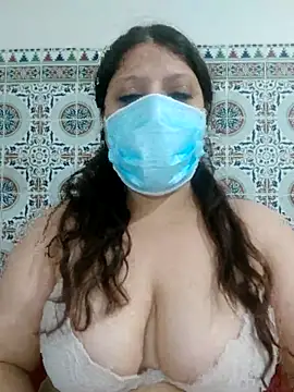 Snapshot of Hot-lino chatting on May 3, 2026, 11:19 pm Hot-lino online show from May 3, 2026, 11:19 pm