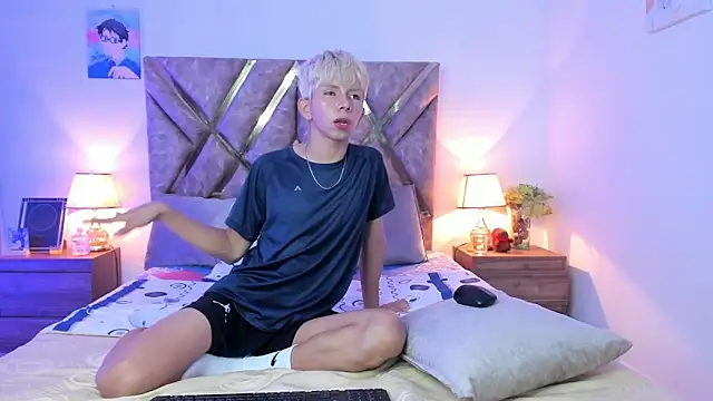 Snapshot of Hyunjin_Son chatting on February 16, 2026, 4:38 pm Hyunjin Son online show from February 16, 2026, 4:38 pm