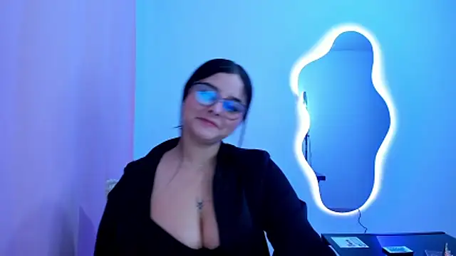 val ferrer online show from November 28, 2025, 1:39 am