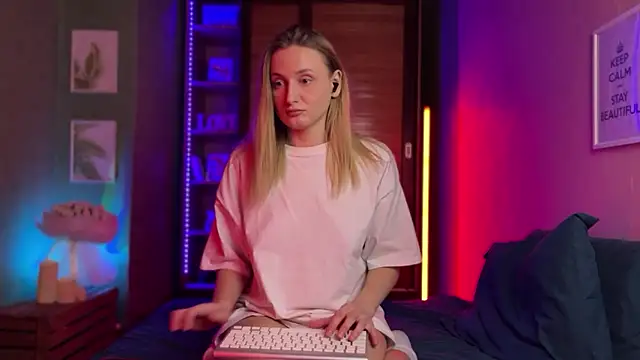 LovaMay online show from February 22, 2026, 10:50 am