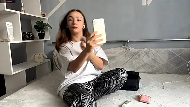 VelvetKate online show from October 3, 2025, 1:45 pm