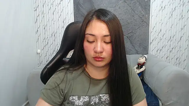 Snapshot of Ivony18_b chatting on November 25, 2025, 3:07 am Ivony18 b online show from November 25, 2025, 3:07 am