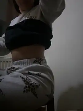 StrapPink online show from March 17, 2026, 9:29 pm