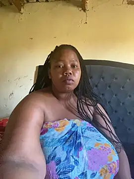 Snapshot of Curvycandy95 chatting on February 11, 2026, 4:34 am Curvycandy95 online show from February 11, 2026, 4:34 am