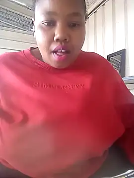 Snapshot of Curvycandy95 chatting on October 21, 2025, 8:14 am Curvycandy95 online show from October 21, 2025, 8:14 am