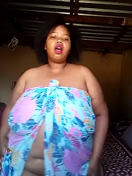 Snapshot of Curvycandy95 chatting on October 16, 2025, 5:05 am Curvycandy95 online show from October 16, 2025, 5:05 am