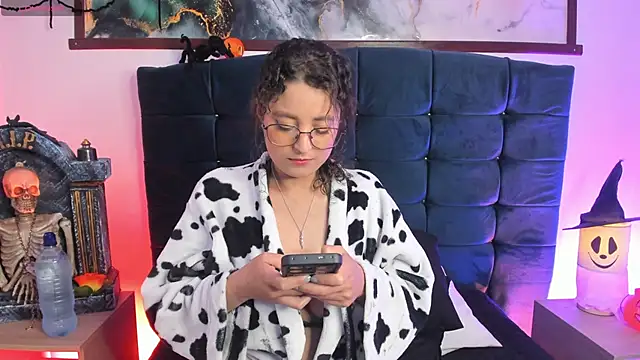 Milu04   online show from October 7, 2025, 1:01 pm