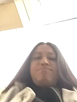 -Mia1 online show from April 16, 2026, 12:17 pm