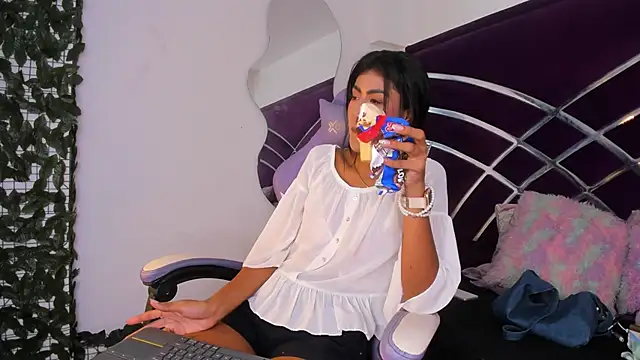 babilett online show from April 25, 2026, 9:01 pm