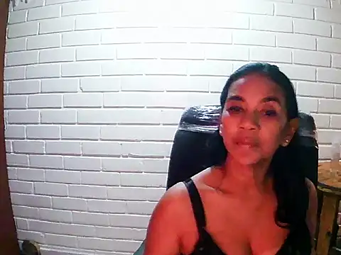 Snapshot of MiiaVelasquez chatting on November 15, 2025, 10:47 pm MiiaVelasquez online show from November 15, 2025, 10:47 pm