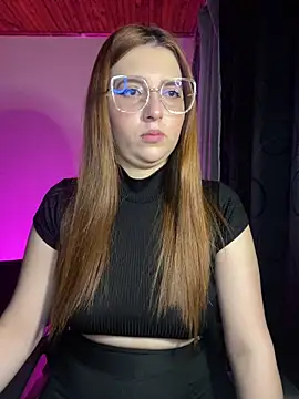 CoraVibes online show from December 4, 2025, 12:15 pm