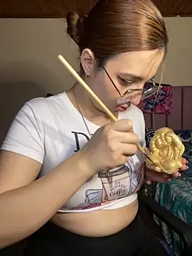 CoraVibes online show from December 16, 2025, 7:18 pm