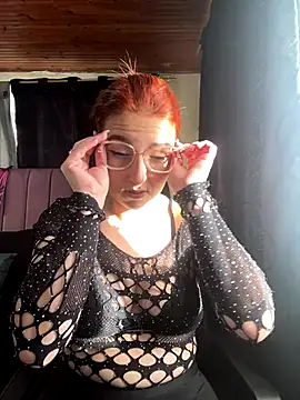 CoraVibes online show from October 28, 2025, 11:42 am