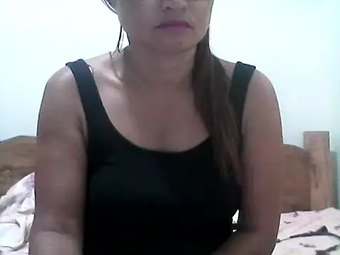 nathalie0045 online show from April 12, 2026, 11:30 pm