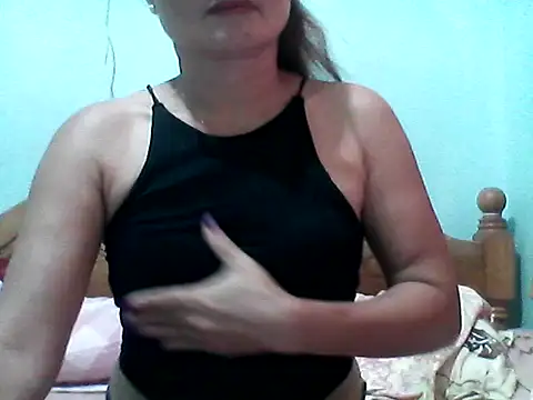 nathalie0045 online show from September 9, 2025, 10:52 pm