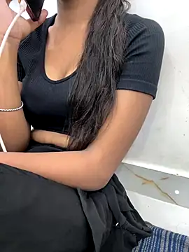 Snapshot of cute_parii_ chatting on September 13, 2025, 1:33 pm cute parii online show from September 13, 2025, 1:33 pm