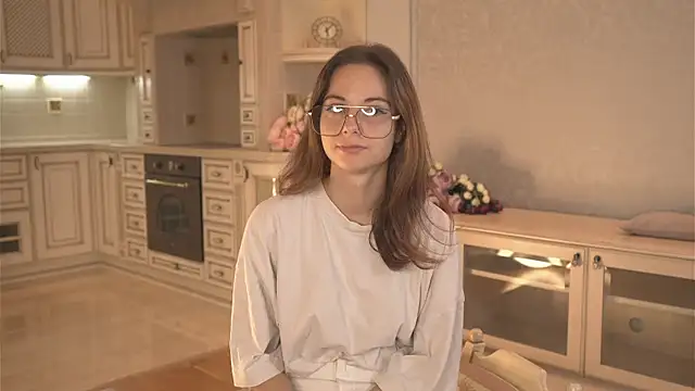 TamShutters online show from October 5, 2025, 4:03 am