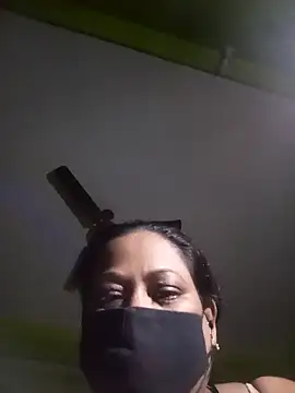 KITTUAAA online show from November 25, 2025, 7:47 pm